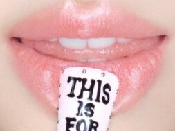 Twice – RIGHT HAND GIRL (Lyrics)