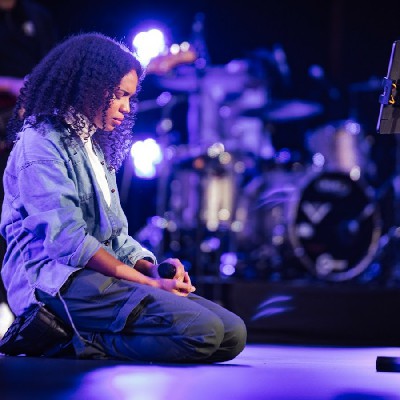 Marie Zamor – Iyo Mana Ni Nziza (Lyrics)