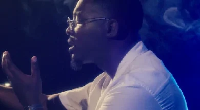 Esdras ft Jonathan C. Gambela – Présence (Lyrics)