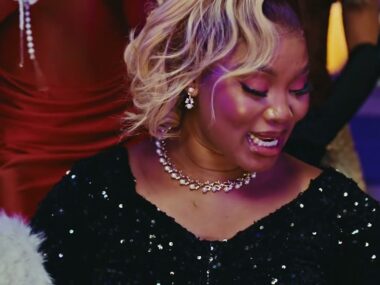 Roseline Layo – Les Hommes Du Pouvoir (Clip Officiel)