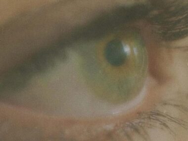 Alex Ponce – Miles de Kilómetros (Letra-Lyrics)