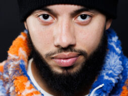 Emkal – Avoue le (Paroles-Lyrics)