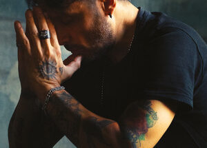 Fabrizio Moro – Comunque mi vedi (Letra-Lyrics)