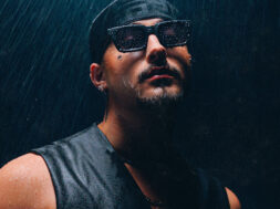 Johnny Sky – Desconocidos (Letra-Lyrics)