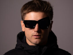 Koregan – Humain (Paroles-Lyrics)