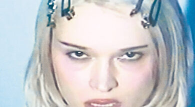 Lolo Zouaï ft Dinos – Les Mots (Paroles-Lyrics)