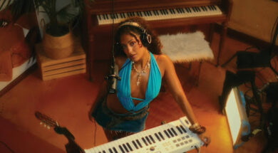 Sin Bandera – Qué Culpa Tiene Ella (Lyrics)