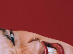 Zélie – JE NE SERAI JAMAIS (Paroles-Lyrics)