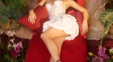 Naïka – BARELY, BARELY (Lyrics)