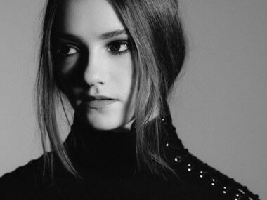 Zoé Clauzure – Balance (Lyrics)