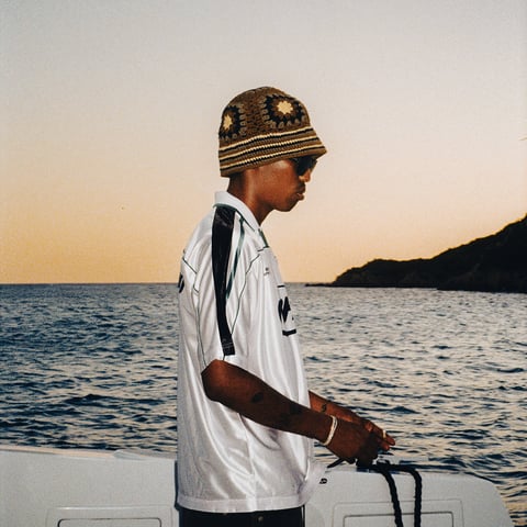 So La Lune – Plus Pareil (Lyrics + English Translation + Signification)