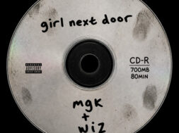 mgk ft Wiz Khalifa – Girl next door (Lyrics + Traduction en français)
