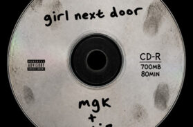 mgk ft Wiz Khalifa – Girl next door (Lyrics + Traduction en français)