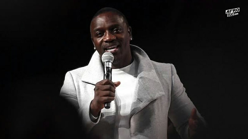 Akon raconte l’un de ses concerts privés les plus improbables : « J’étais juste un bouffon »