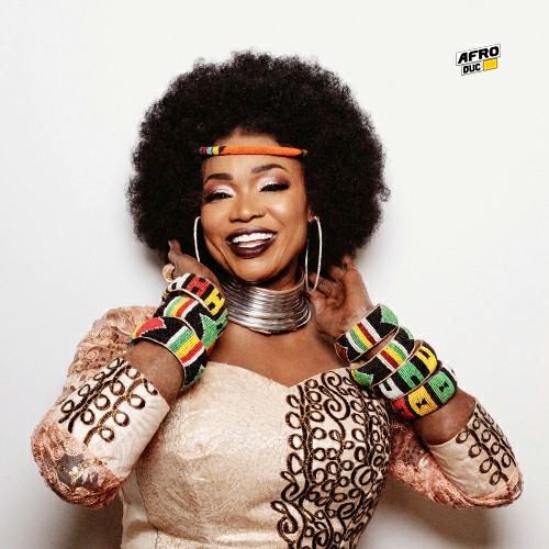Oumou Sangaré : biographie, carrière, albums, Grammy Awards et parcours de la diva du Wassoulou