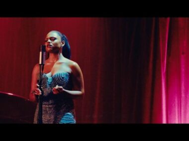 Clara Charlotte – Love Me (Clip officiel)