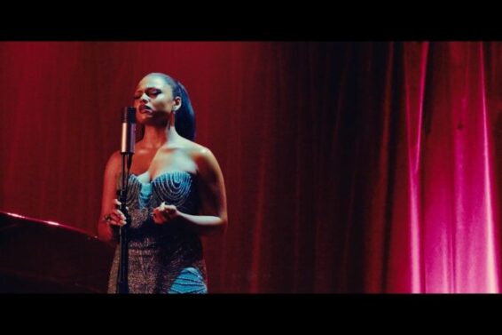 Clara Charlotte – Love Me (Clip officiel)