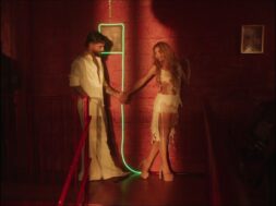 Maluma feat Shakira – AGUA (Clip officiel)