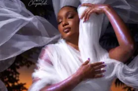 Fanny J – Effet Papillon (Lyrics)