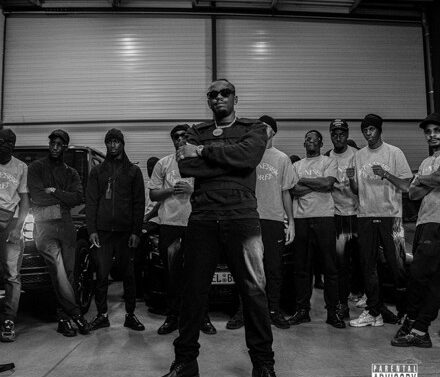 Guy2Bezbar – MI KOZAI MI STREET (Lyrics)