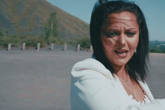 LAAYKA – J’écris (Clip officiel)
