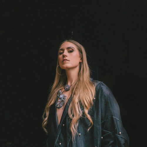 Gemma Griffiths feat Peruzzi – Holy Lyrics