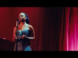 Clara Charlotte – Love Me (Clip officiel)